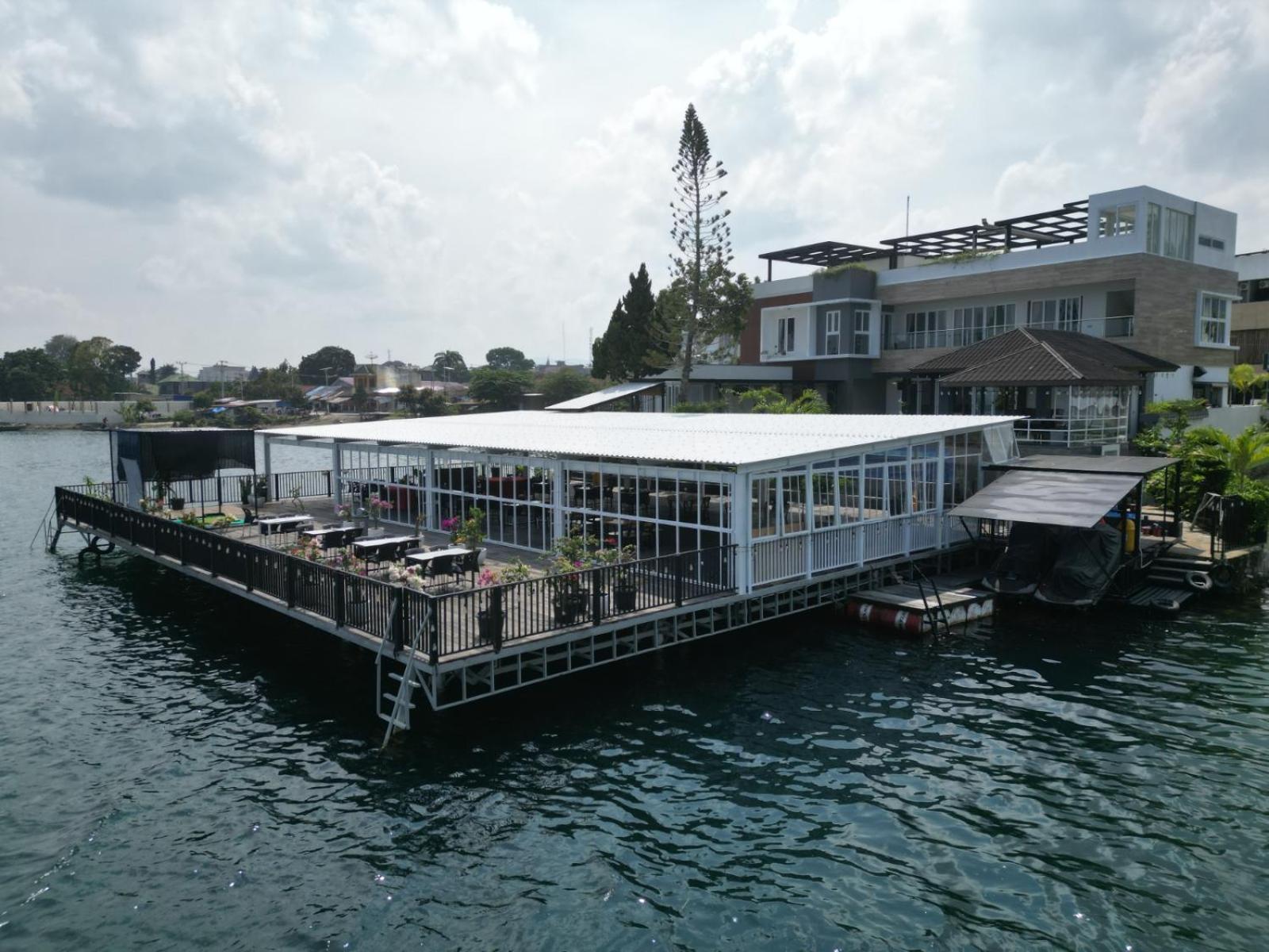 Purnama Balige Hotel Exterior foto